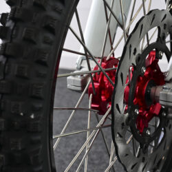 AJP_PR7_Fahrwerk-Bremsen_3