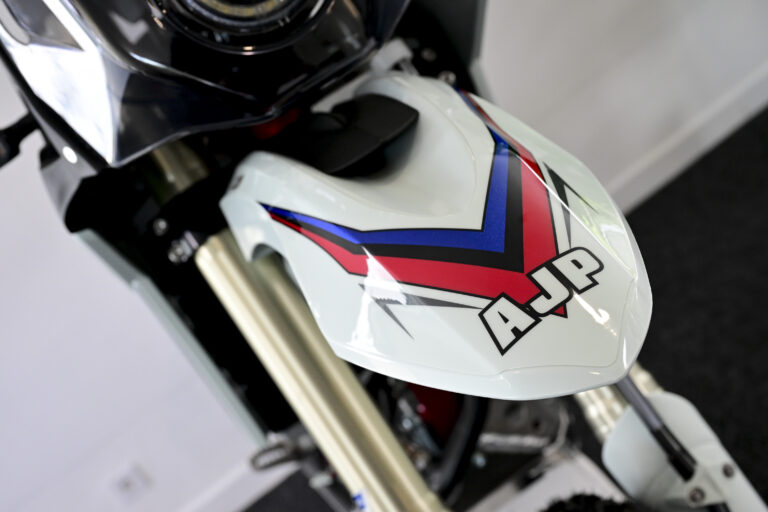AJP_PR7_Fahrwerk-Bremsen_4