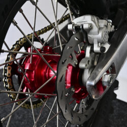AJP_PR7_Fahrwerk-Bremsen_5