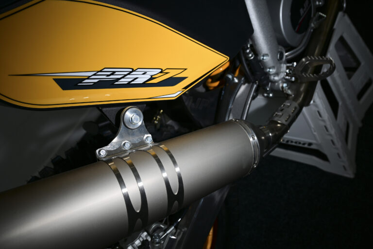 AJP_PR7_GoldEdition_Motor_2