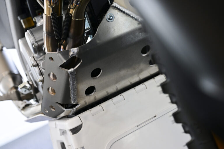 AJP_PR7_GoldEdition_Motor_3