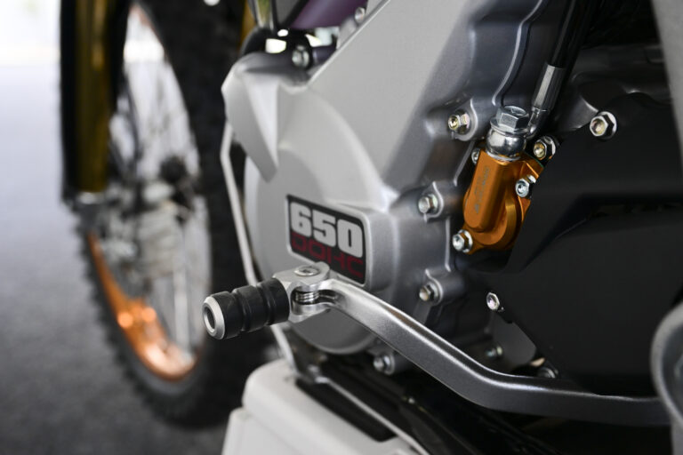 AJP_PR7_GoldEdition_Motor_4